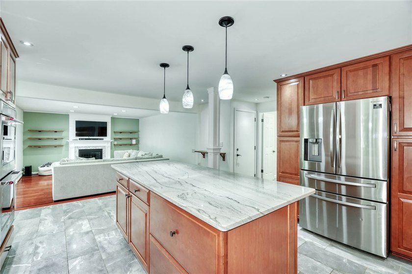 Welcome to this absolutely stunning, meticulously maintained - photo 6
