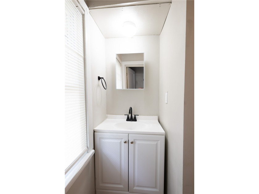 Fully vacant side-by-side duplex with over 2,200 sq ft of living - photo 11