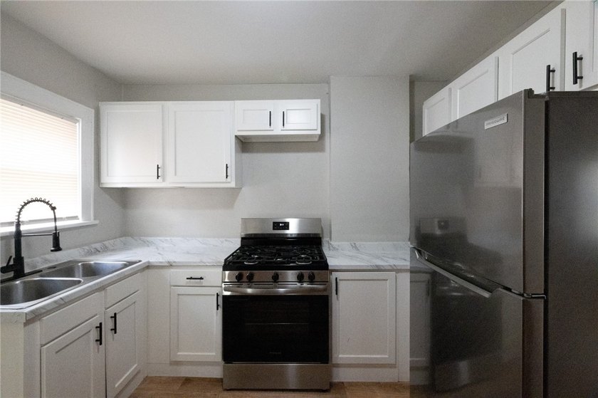 Fully vacant side-by-side duplex with over 2,200 sq ft of living - photo 14