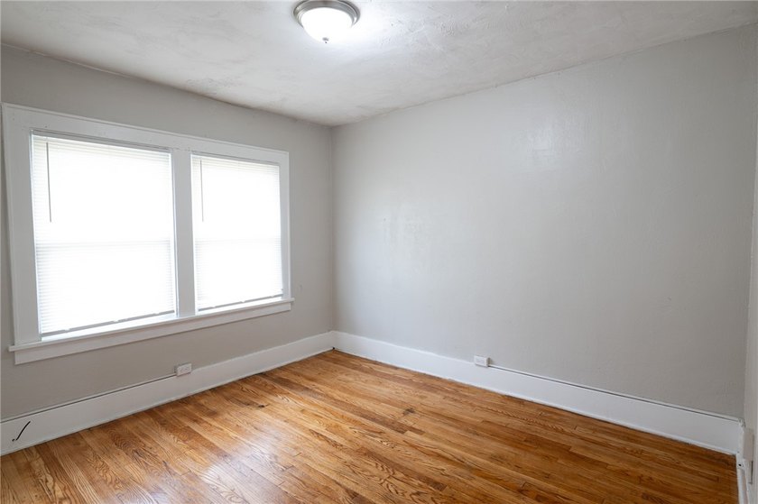 Fully vacant side-by-side duplex with over 2,200 sq ft of living - photo 17