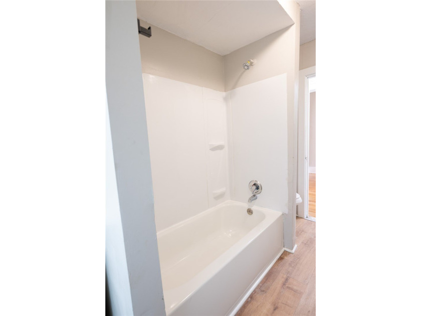 Fully vacant side-by-side duplex with over 2,200 sq ft of living - photo 18