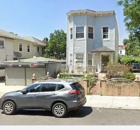 Magnificent property, beautiful 2 family in the heart of East - photo 2