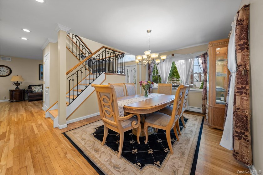 Welcome to 3 Lido Pkwy - a charming and well-maintained home - photo 6