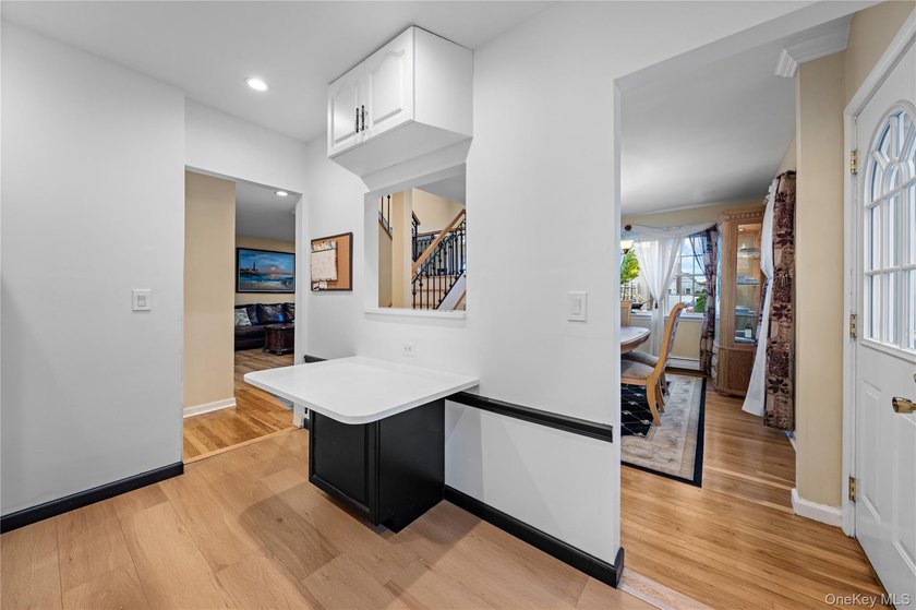 Welcome to 3 Lido Pkwy - a charming and well-maintained home - photo 10