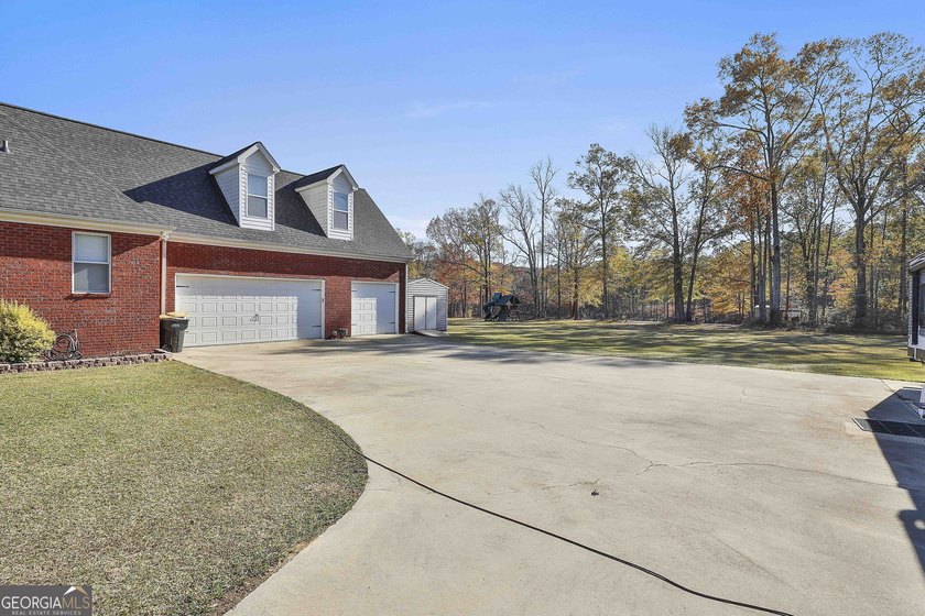 YOU MUST SEE THIS IMMACULATE CUSTOM BUILT ALL BRICK HOME ON - photo 13