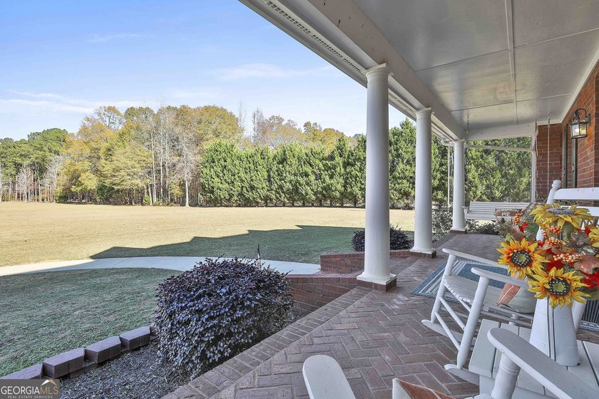 YOU MUST SEE THIS IMMACULATE CUSTOM BUILT ALL BRICK HOME ON - photo 15