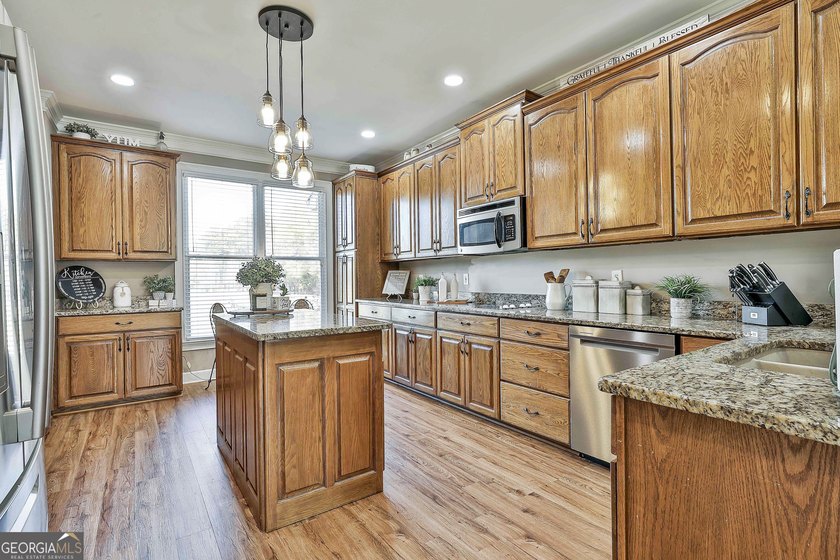 YOU MUST SEE THIS IMMACULATE CUSTOM BUILT ALL BRICK HOME ON - photo 31