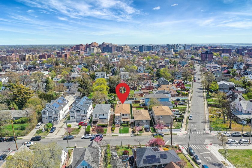 Exceptional Legal 2-Family Home in Bayswater, Far Rockaway** - photo 31