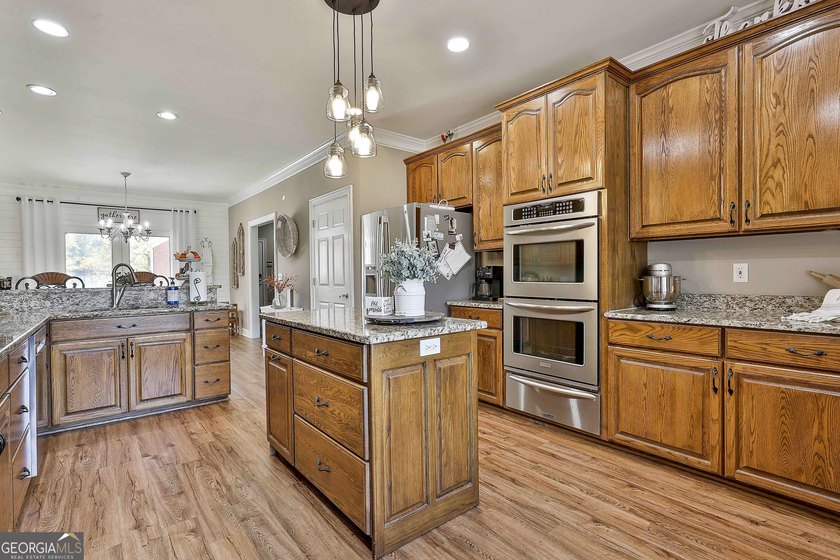 YOU MUST SEE THIS IMMACULATE CUSTOM BUILT ALL BRICK HOME ON - photo 32