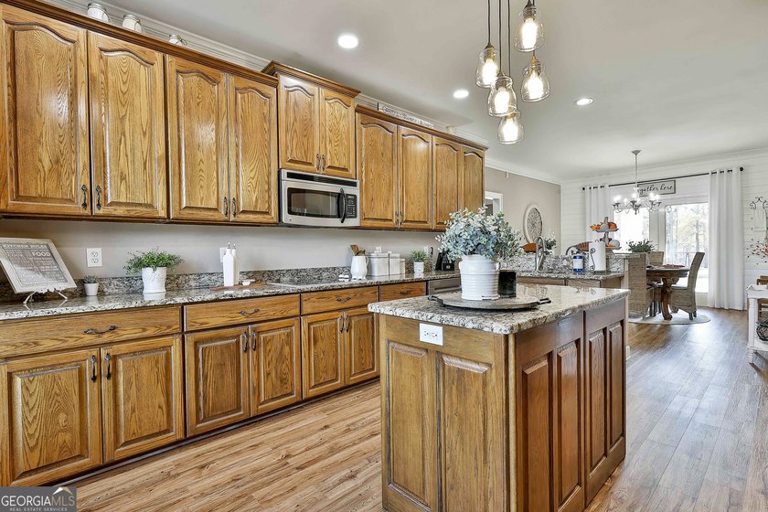 YOU MUST SEE THIS IMMACULATE CUSTOM BUILT ALL BRICK HOME ON - photo 33