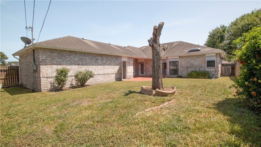 The home is ready for new owner. Spacious home with 3 car garage - photo 21