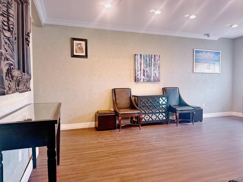 Sunny one bedroom condo with gorgeous views of Manhattan!. This - photo 8