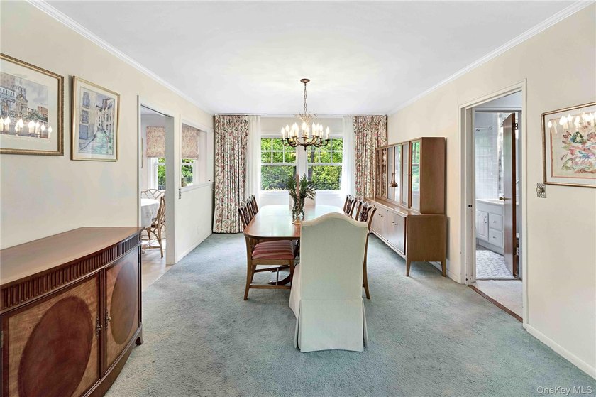 Nestled in one of Larchmont's most private and distinctive - photo 9