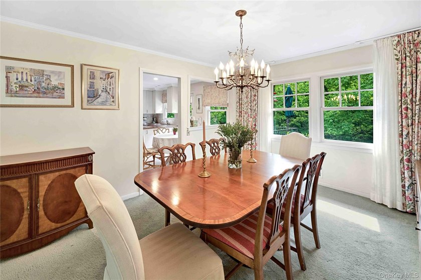 Nestled in one of Larchmont's most private and distinctive - photo 10
