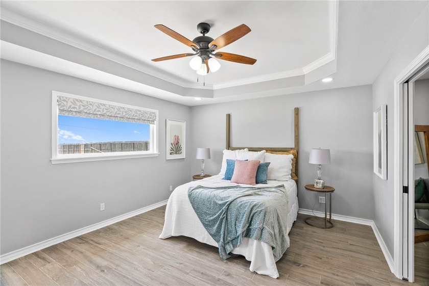 Located on a 1-acre lot in the desirable London ISD, this - photo 16