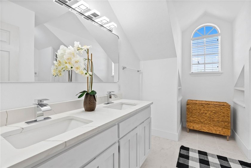 Located on a 1-acre lot in the desirable London ISD, this - photo 24