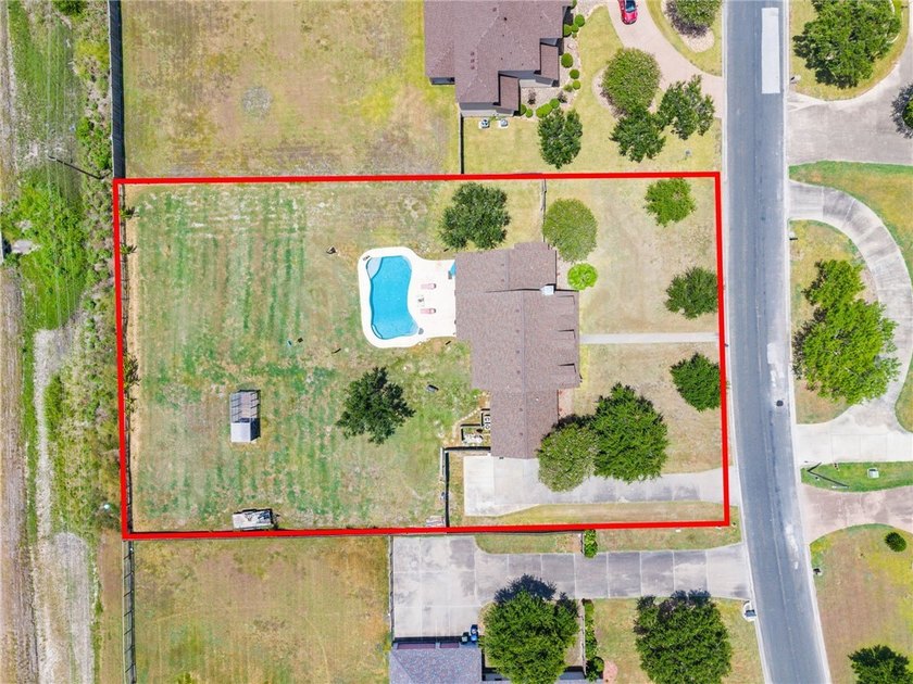 Located on a 1-acre lot in the desirable London ISD, this - photo 34