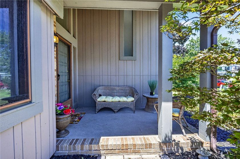 Welcome to 155 Moorland Drive! This beautifully updated - photo 6