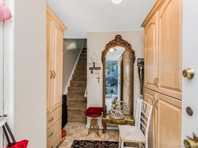 Welcome to this exceptional legal two-family semidetached brick - photo 11