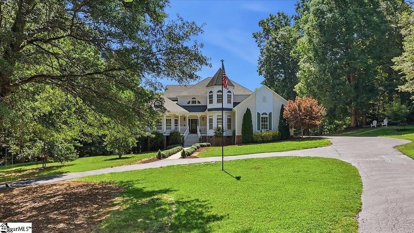 Southern Elegance Meets Modern Luxury on 3.67 Acres in Greer! - photo 2