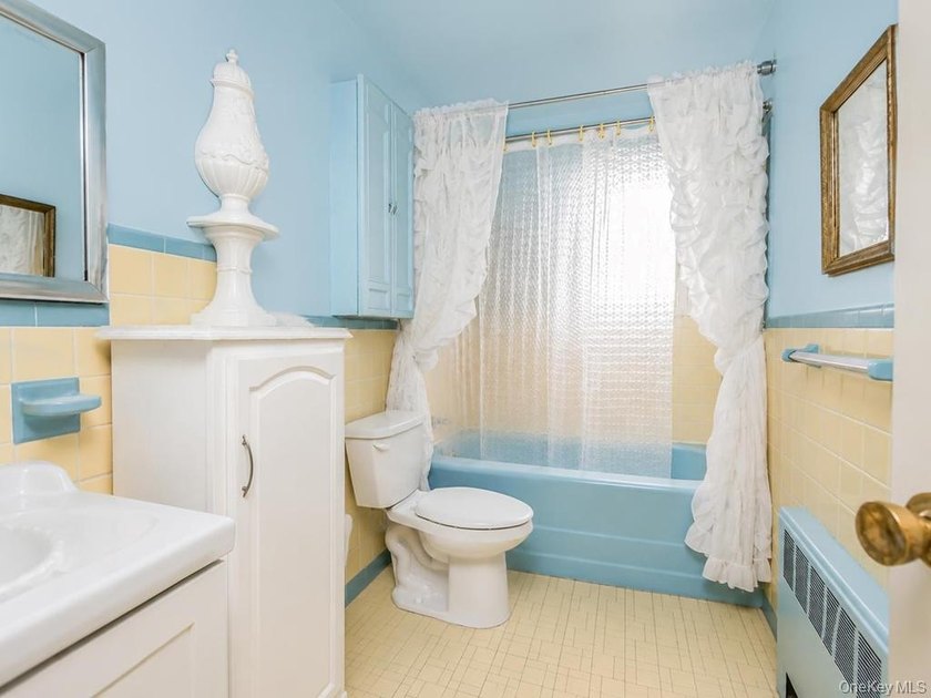 Welcome to this exceptional legal two-family semidetached brick - photo 12