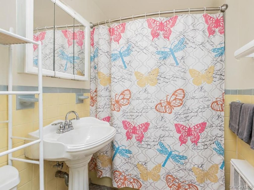 Welcome to this exceptional legal two-family semidetached brick - photo 14
