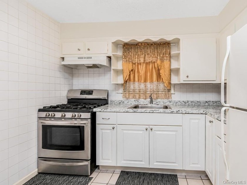 Welcome to this exceptional legal two-family semidetached brick - photo 15