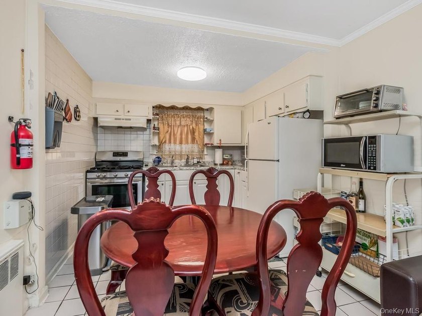 Welcome to this exceptional legal two-family semidetached brick - photo 20
