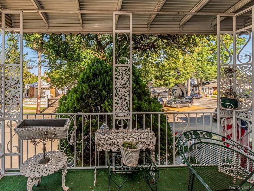 Welcome to this exceptional legal two-family semidetached brick - photo 21