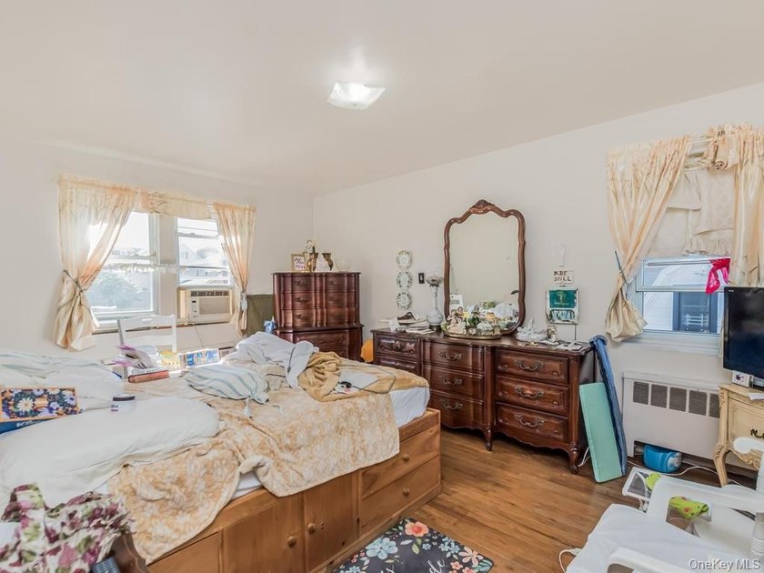 Welcome to this exceptional legal two-family semidetached brick - photo 23