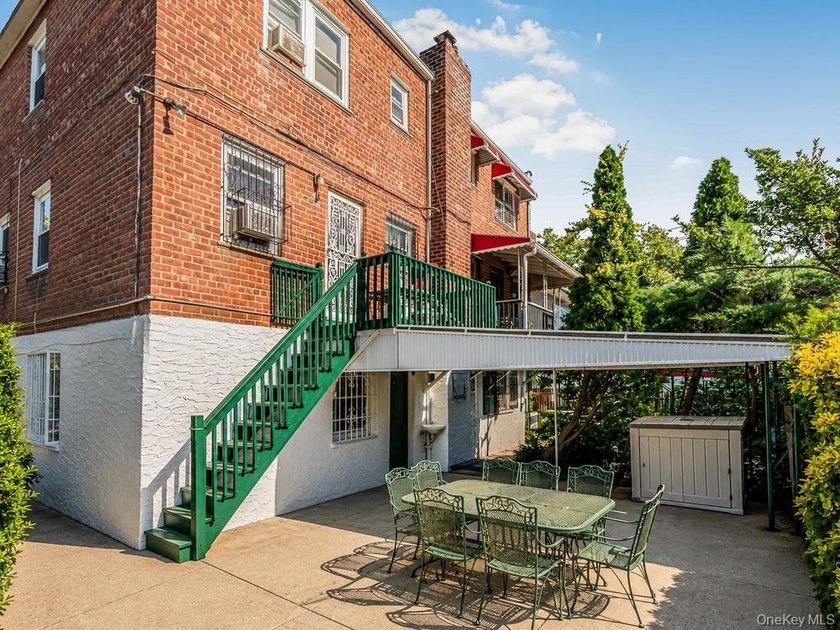 Welcome to this exceptional legal two-family semidetached brick - photo 30