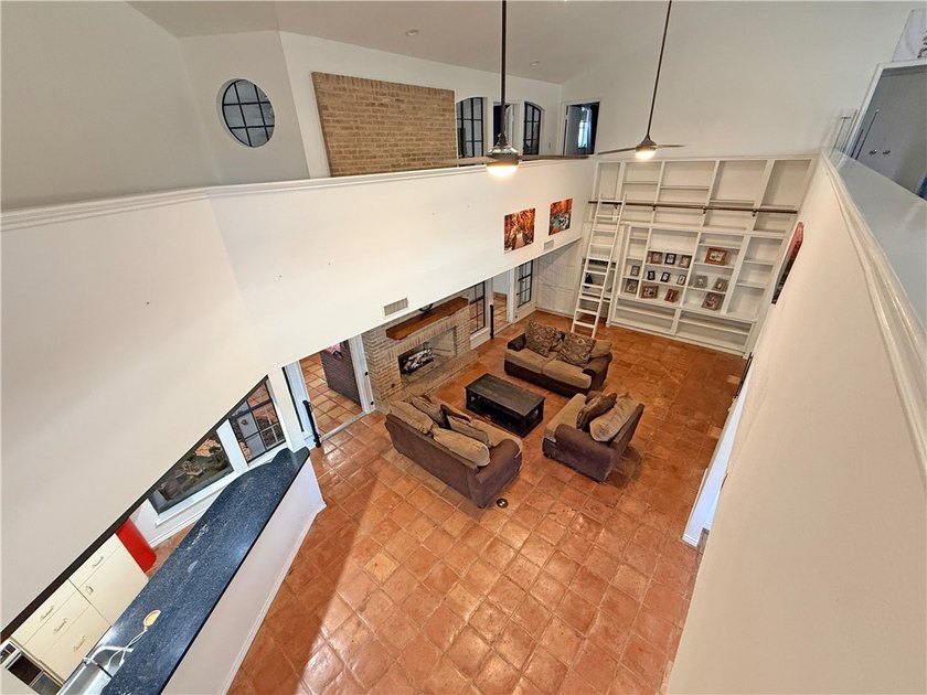 MOTIVATED SELLER! BRING AN OFFERS! This classic-style 2-story - photo 36