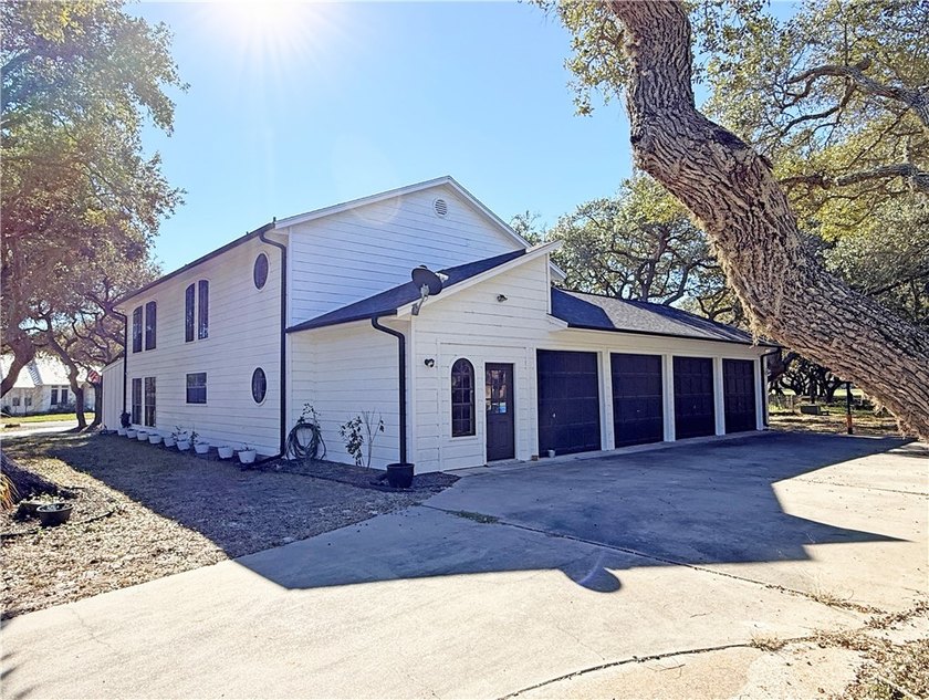 MOTIVATED SELLER! BRING AN OFFERS! This classic-style 2-story - photo 39