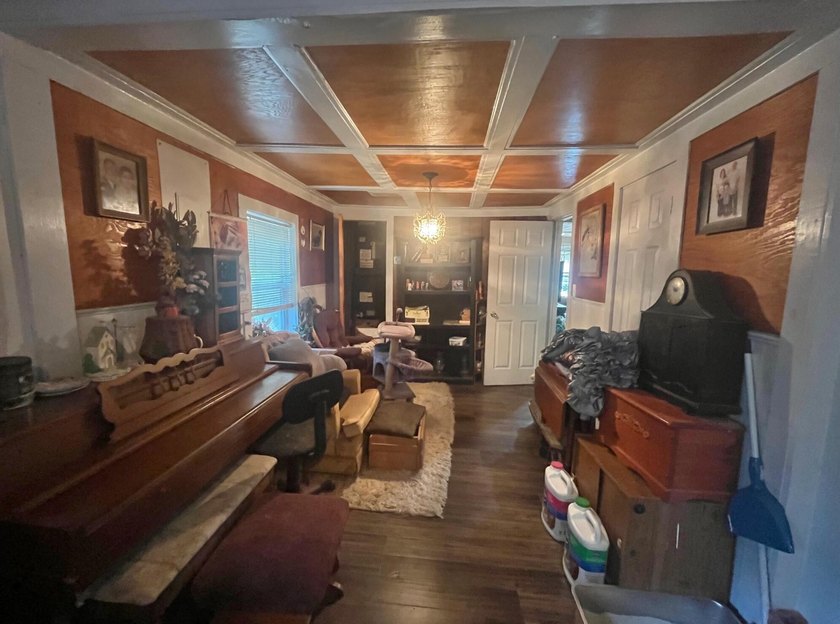 This is a GREAT opportunity to buy a detached, single-family - photo 8