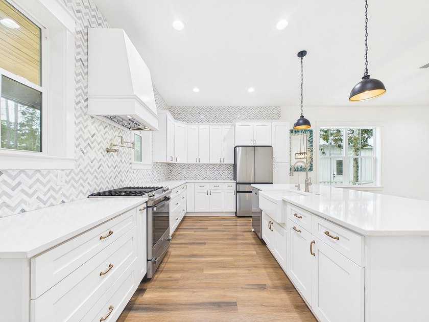 Discover coastal charm and modern luxury in this stunning Point - photo 8