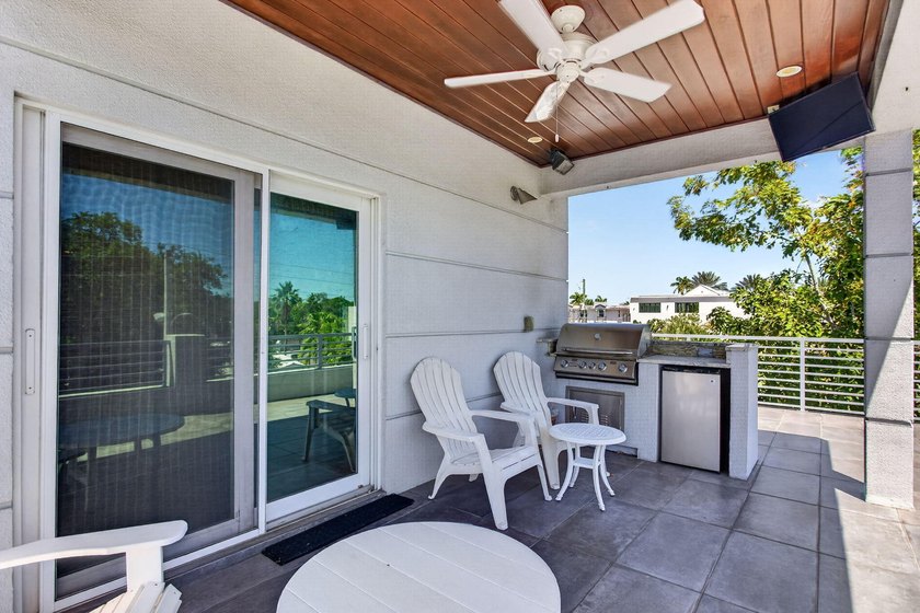 Exceptional modern 3-bed, 4-bath tri-level residence in prime - photo 26