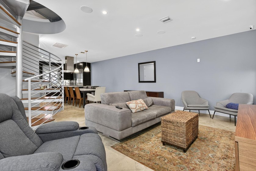 Exceptional modern 3-bed, 4-bath tri-level residence in prime - photo 36