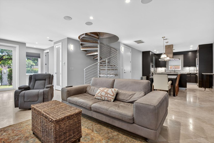 Exceptional modern 3-bed, 4-bath tri-level residence in prime - photo 37