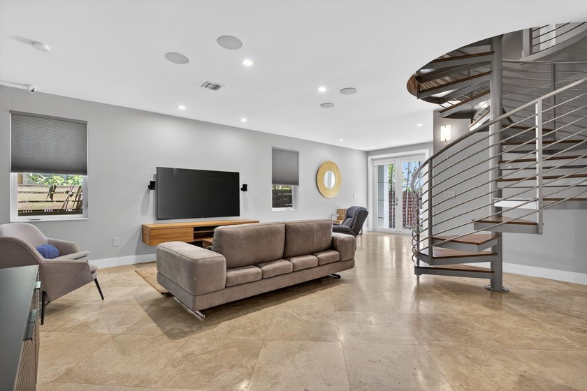 Exceptional modern 3-bed, 4-bath tri-level residence in prime - photo 38