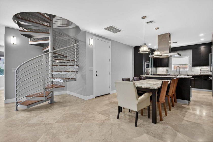 Exceptional modern 3-bed, 4-bath tri-level residence in prime - photo 39