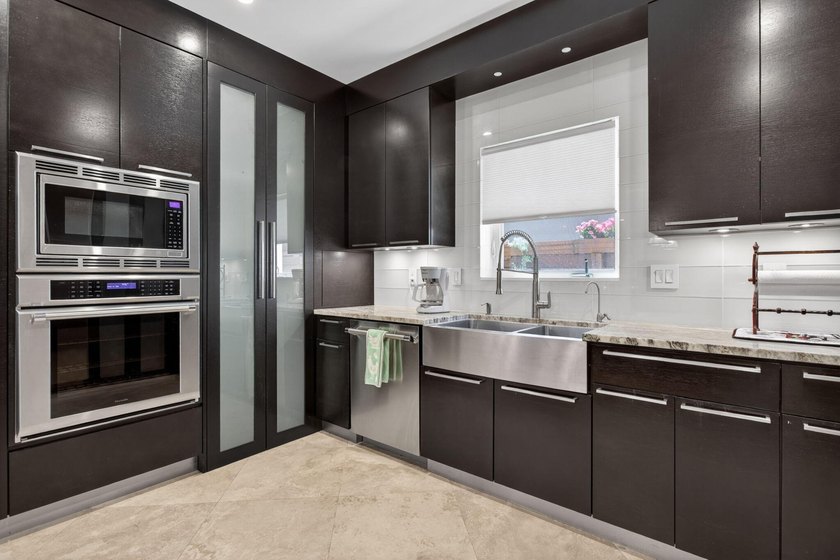Exceptional modern 3-bed, 4-bath tri-level residence in prime - photo 43