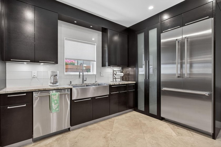Exceptional modern 3-bed, 4-bath tri-level residence in prime - photo 44