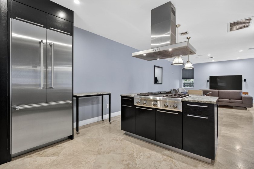 Exceptional modern 3-bed, 4-bath tri-level residence in prime - photo 45