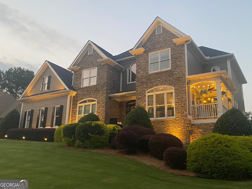 Meticulously maintained 5/4.5 bath Craftsman style home located - photo 39