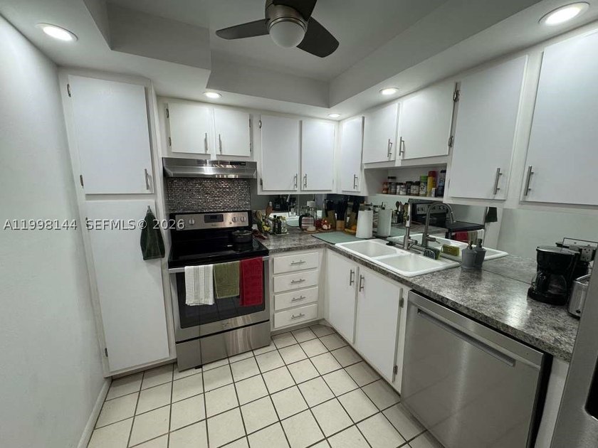 **(55+ Community)** Beautiful 2-bedroom, 2-bath unit in - photo 10
