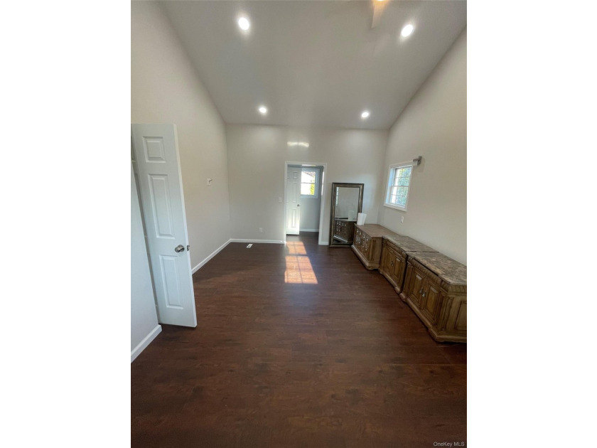 Welcome to your renovated 4-bedroom High Ranch with a bonus room - photo 5