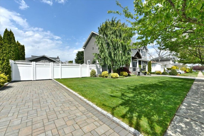 Welcome to this exceptional custom-expanded home in Massapequa - photo 3