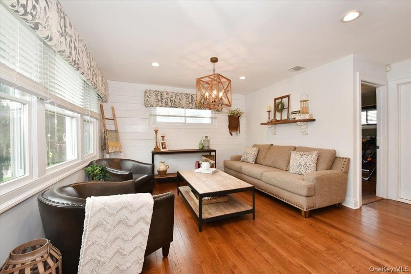 Welcome to this exceptional custom-expanded home in Massapequa - photo 9