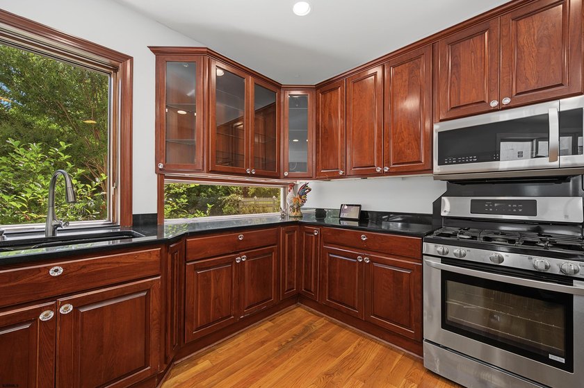 *Stunning Country Estate at 214 Liebig Street A breathtaking - photo 16