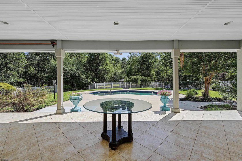 *Stunning Country Estate at 214 Liebig Street A breathtaking - photo 48